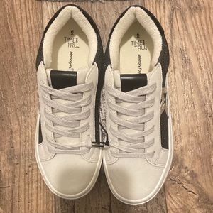 Time and Tru Memory Foam Black Glitter Star sneakers shoes womens size 6
